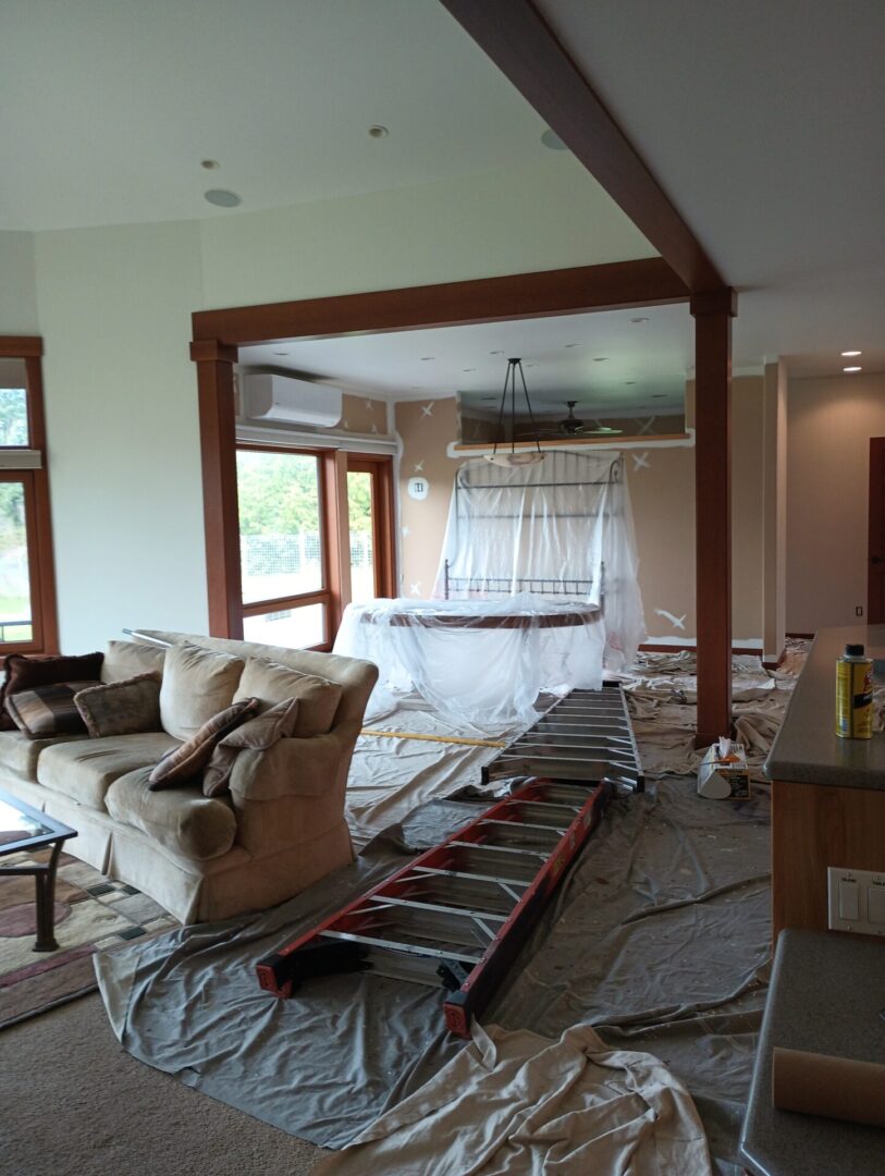 A living room with furniture and windows in it